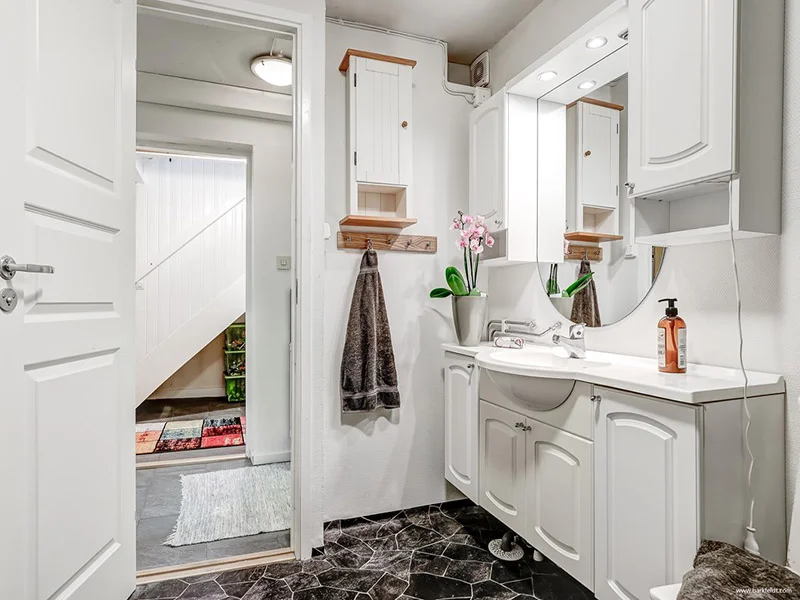 Installation av spotlights i badrum kok Kallhalls Villastad